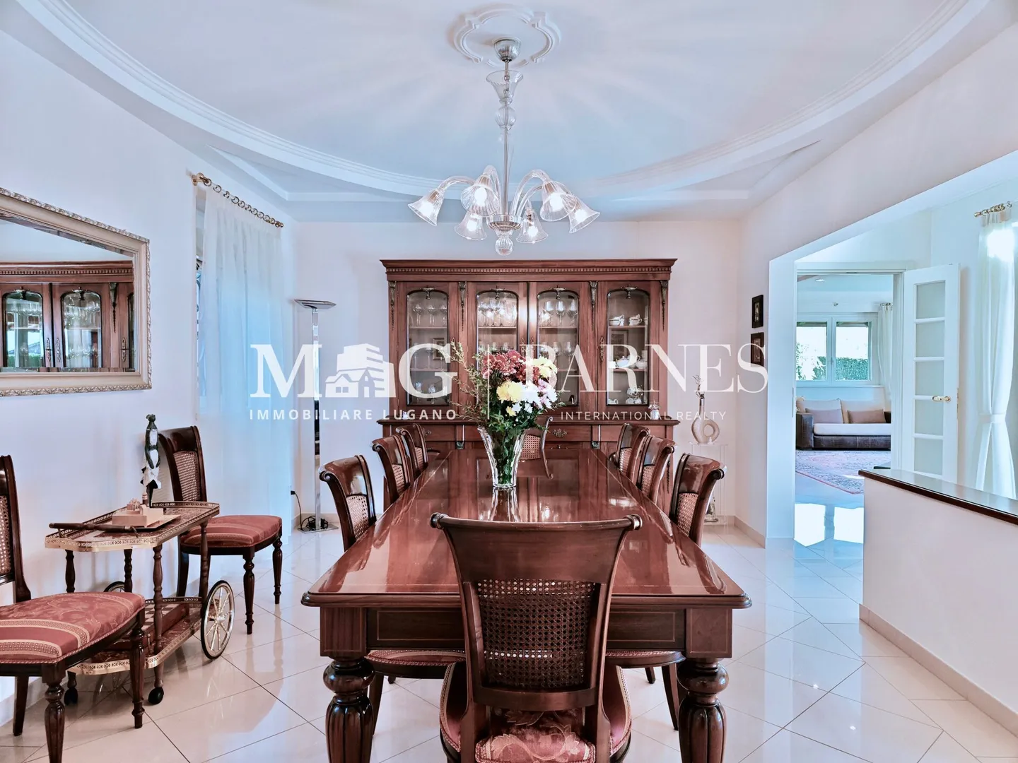 REPRESENTATIVE VILLA in Lugano Manno, elegant with pool and guest house - Photo 16 of 38