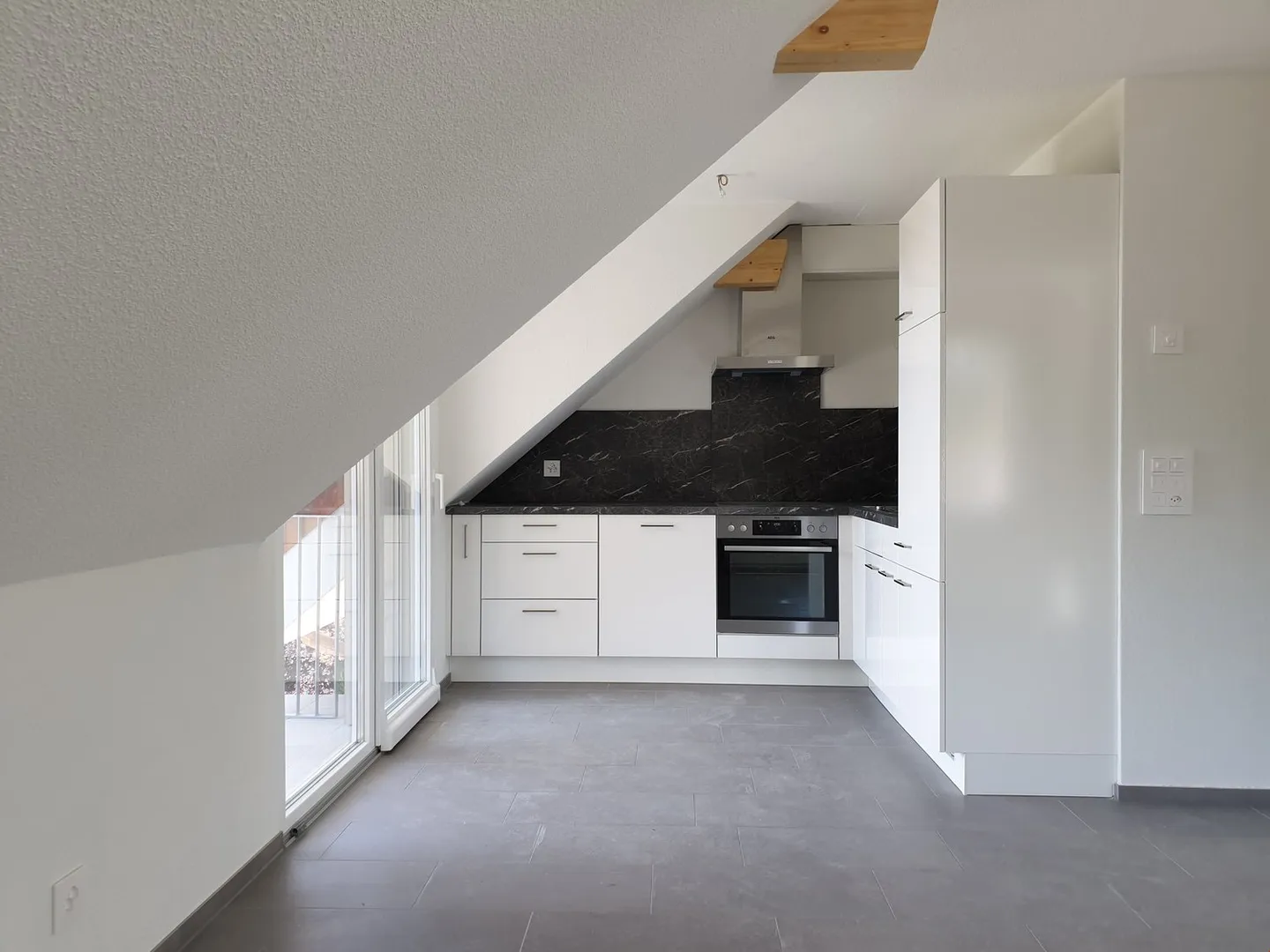 Calme et proche de la nature - Appartement sous les combles cherche nouveau locataire - Photo 4 sur 17
