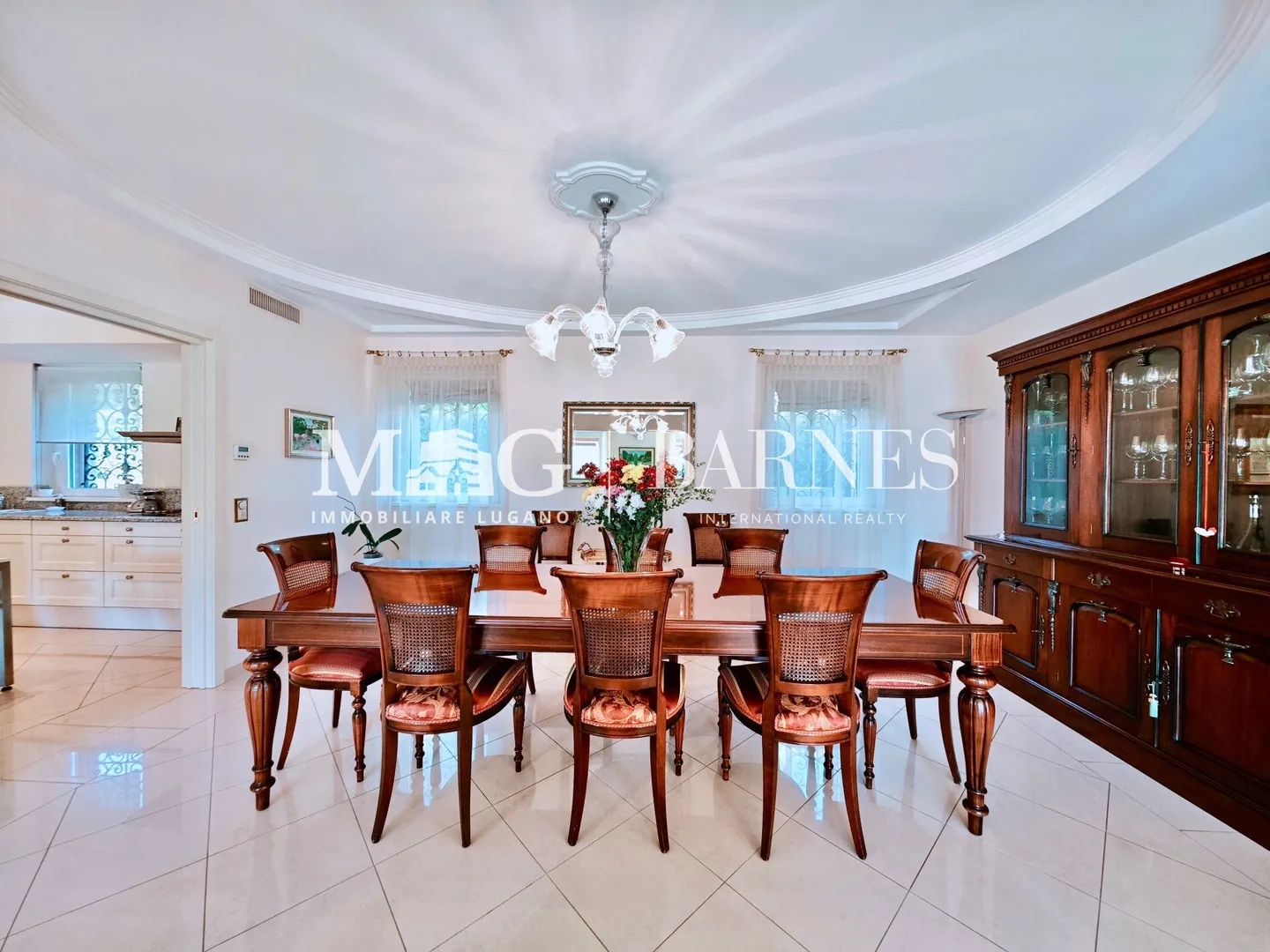 REPRESENTATIVE VILLA in Lugano Manno, elegant with pool and guest house - Photo 18 of 38