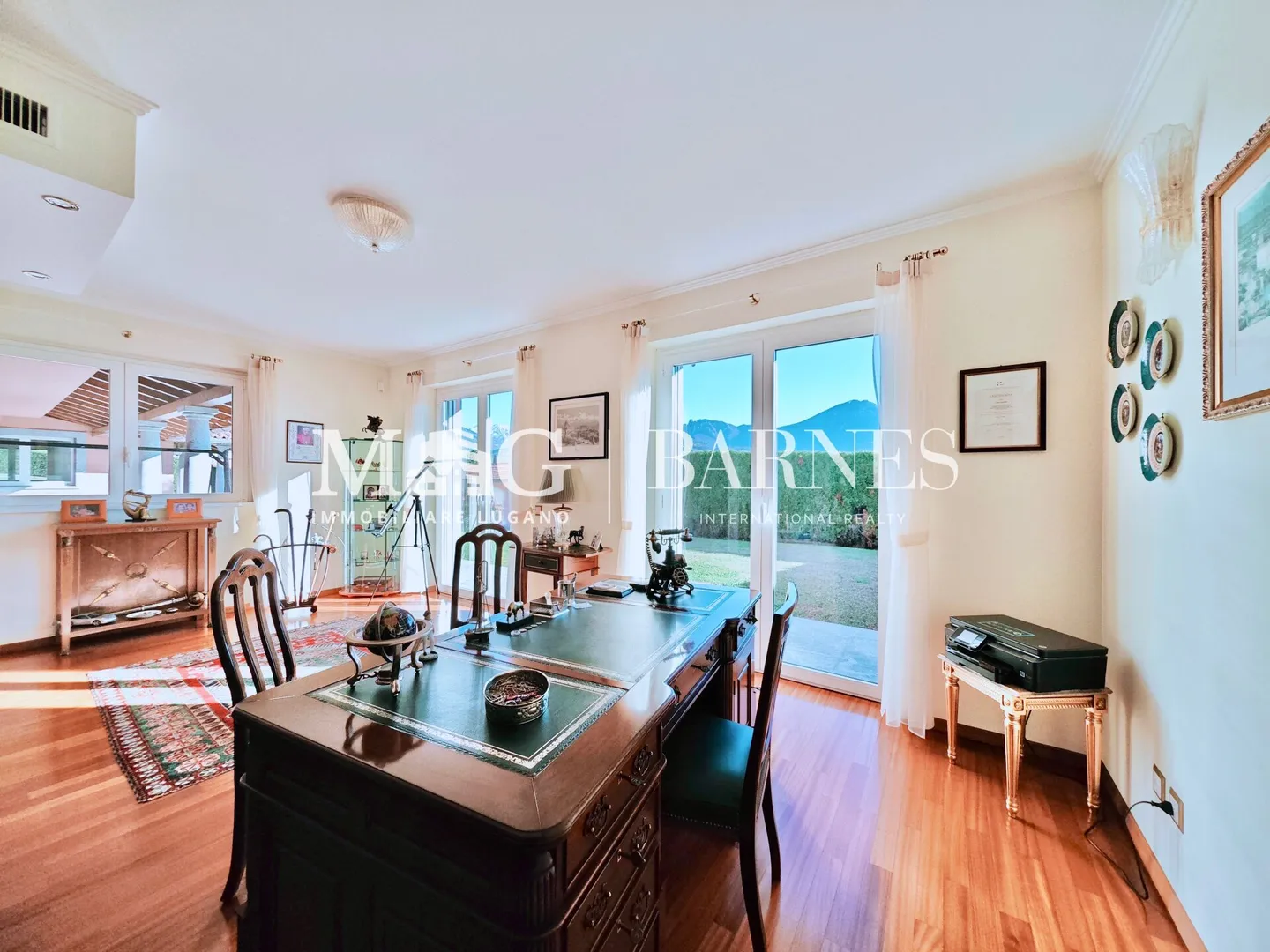 REPRESENTATIVE VILLA in Lugano Manno, elegant with pool and guest house - Photo 20 of 38