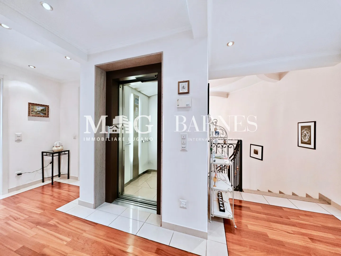 REPRESENTATIVE VILLA in Lugano Manno, elegant with pool and guest house - Photo 21 of 38