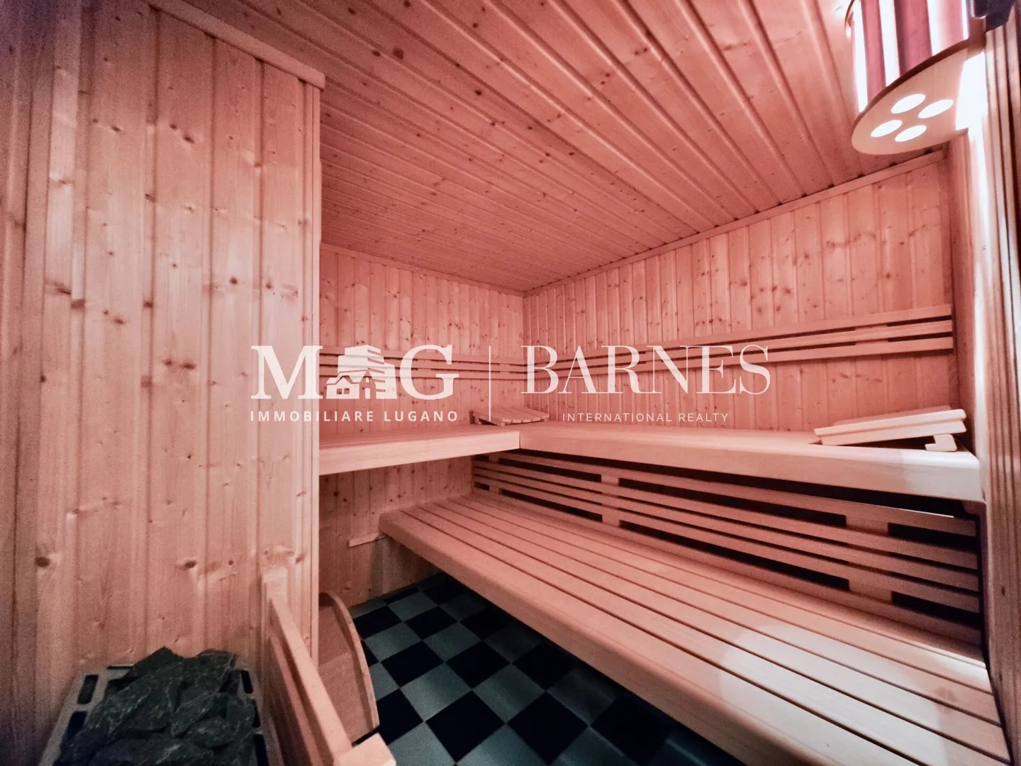 REPRESENTATIVE VILLA in Lugano Manno, elegant with pool and guest house - Photo 34 of 38