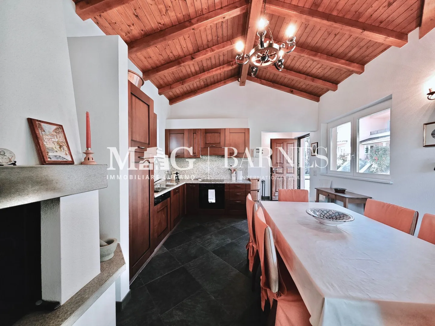 REPRESENTATIVE VILLA in Lugano Manno, elegant with pool and guest house - Photo 36 of 38