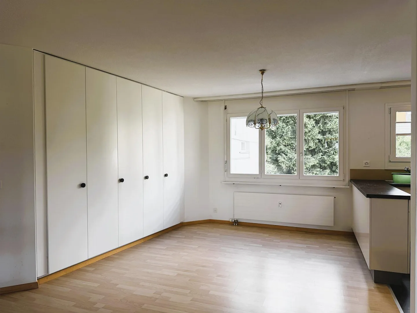 Well-kept, spacious apartment with balcony and parking space - Photo 5 of 13