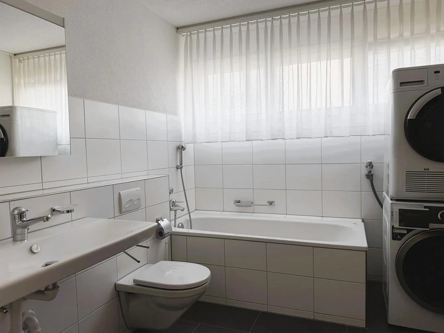 Well-kept, spacious apartment with balcony and parking space - Photo 9 of 13