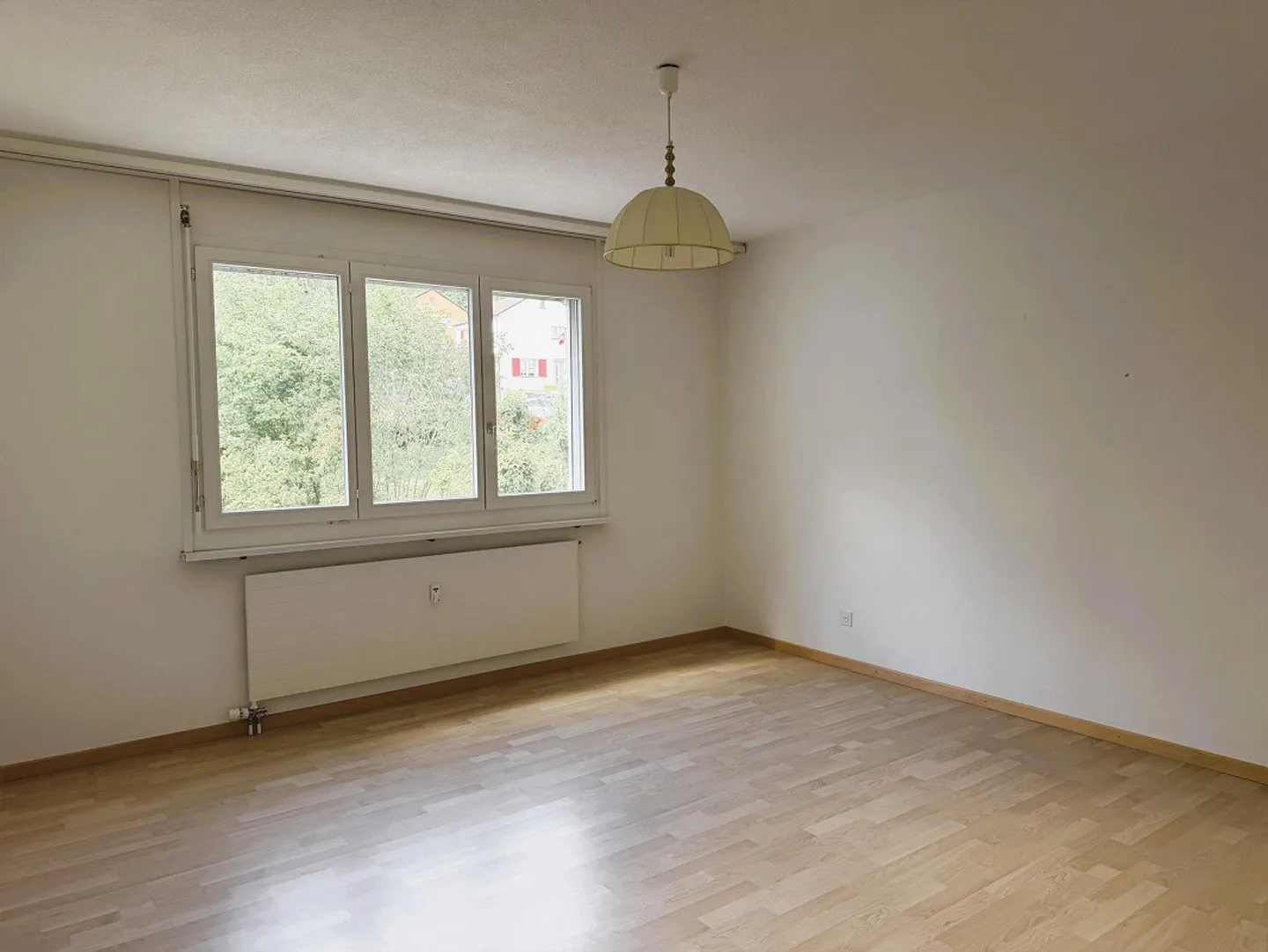 Well-kept, spacious apartment with balcony and parking space - Photo 10 of 13