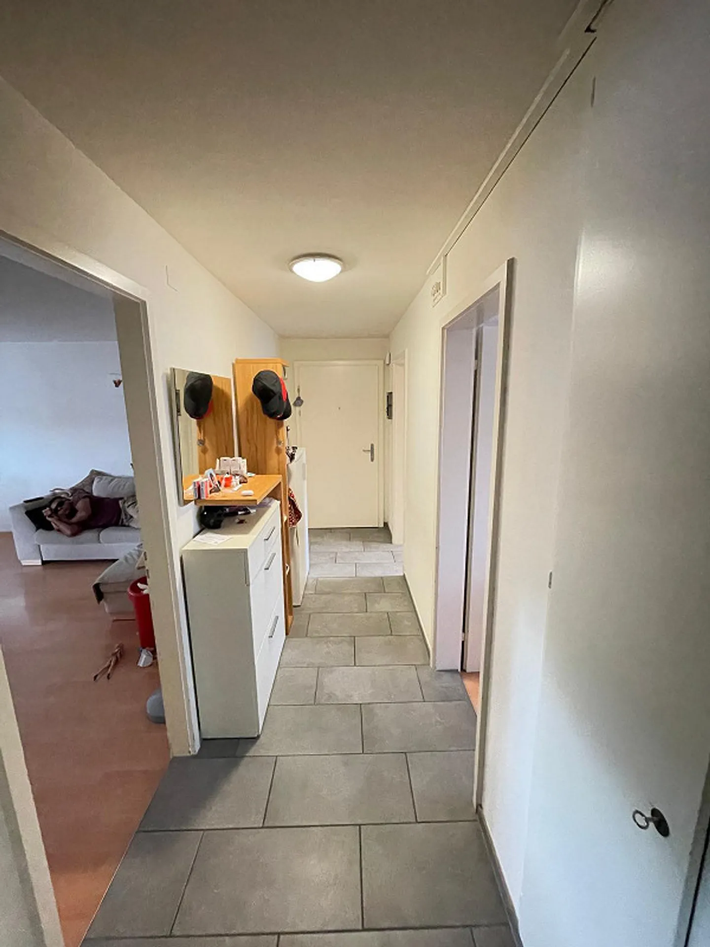 Appartamento di 3 stanze con nuova cucina - Foto 5 di 8