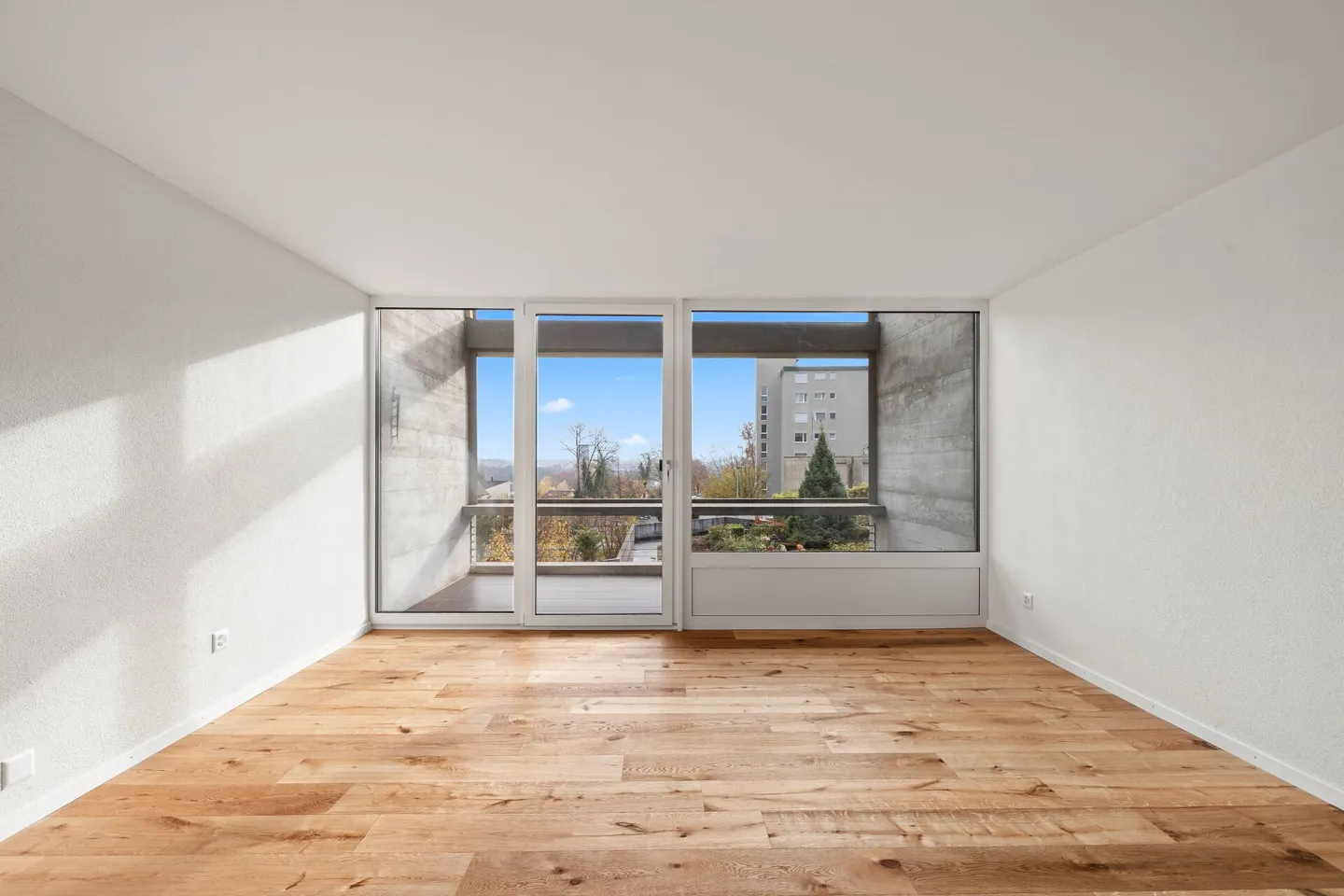 Freshly renovated, modern 4.5-room end-of-terrace house with garage. - Photo 4 of 17