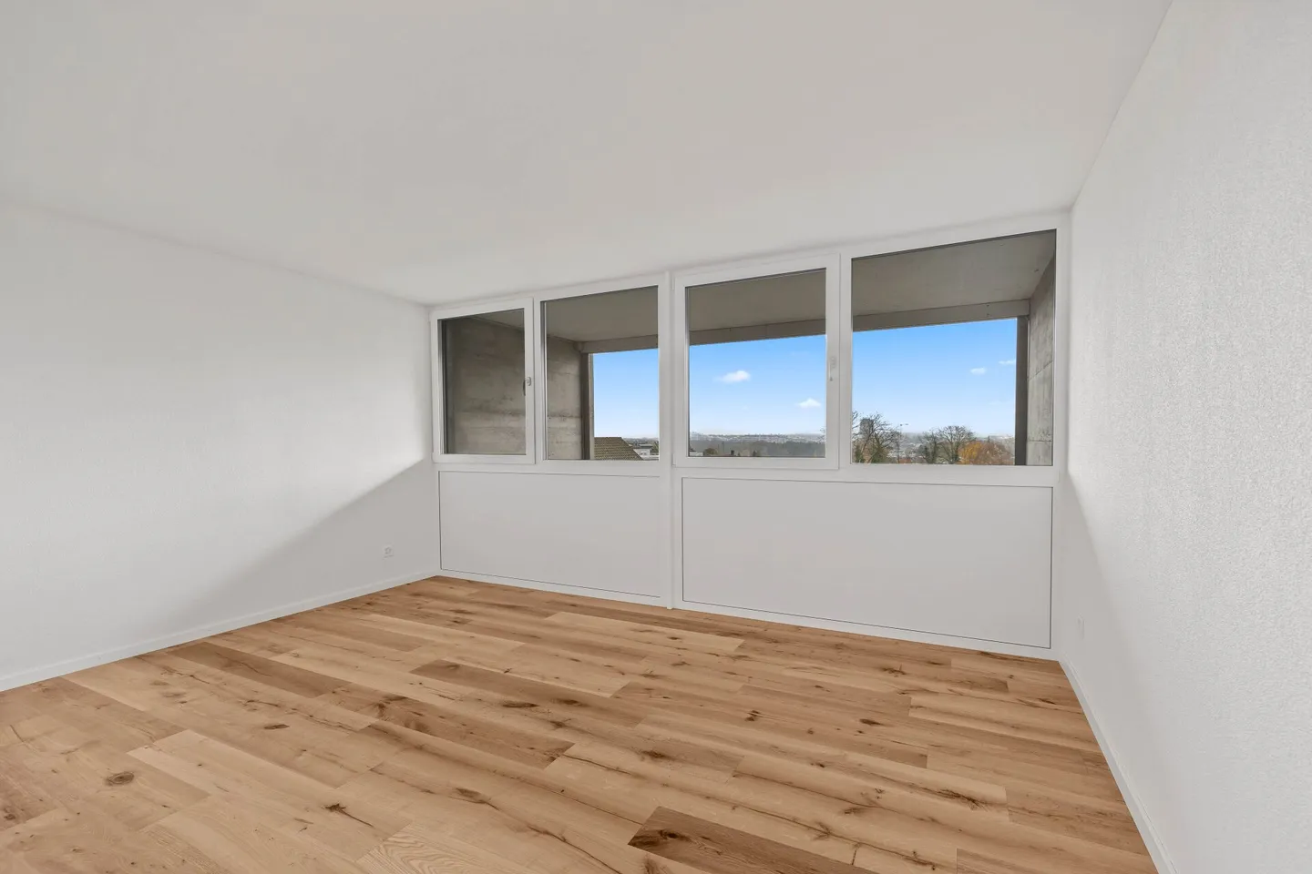 Freshly renovated, modern 4.5-room end-of-terrace house with garage. - Photo 6 of 17