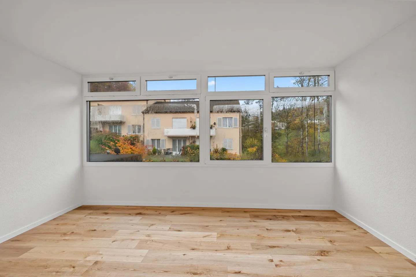 Freshly renovated, modern 4.5-room end-of-terrace house with garage. - Photo 7 of 17