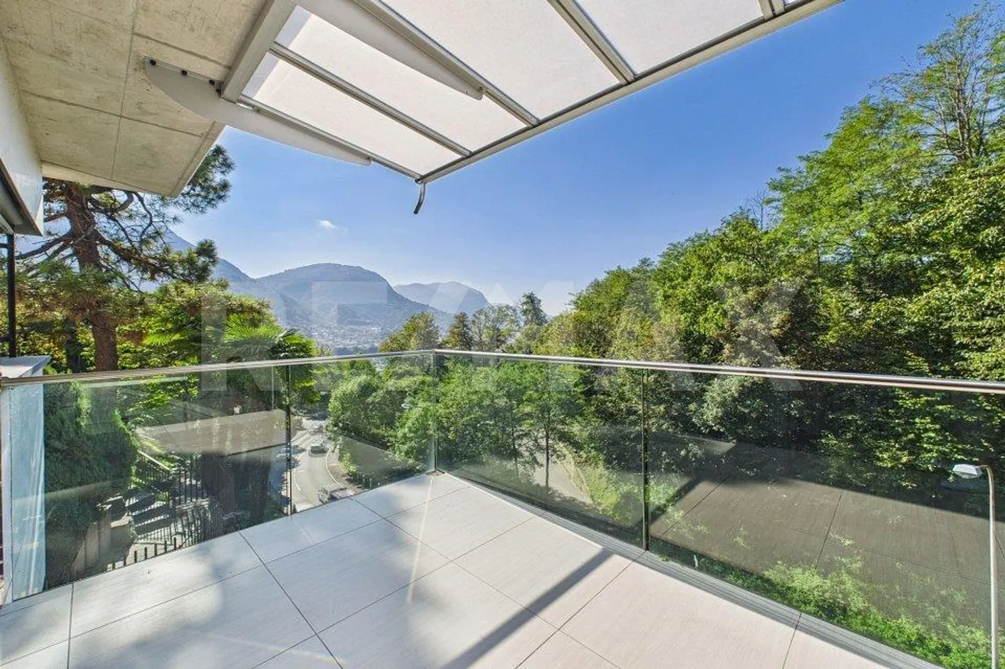 Elegance and comfort in Canobbio, on the outskirts of Lugano - Photo 1 of 13