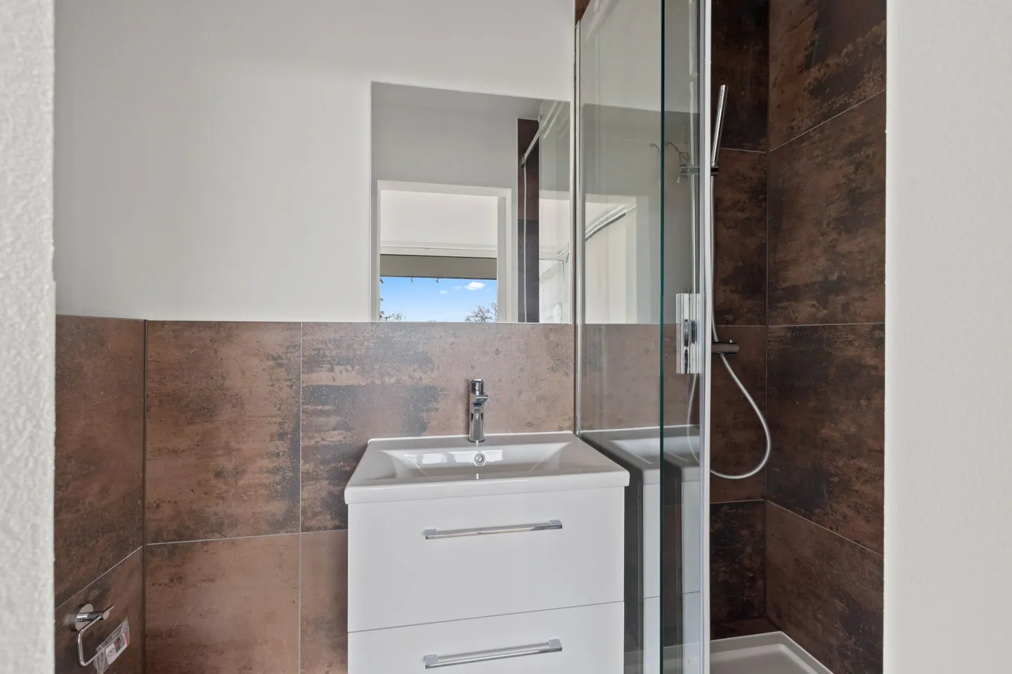 Freshly renovated, modern 4.5-room end-of-terrace house with garage. - Photo 11 of 17