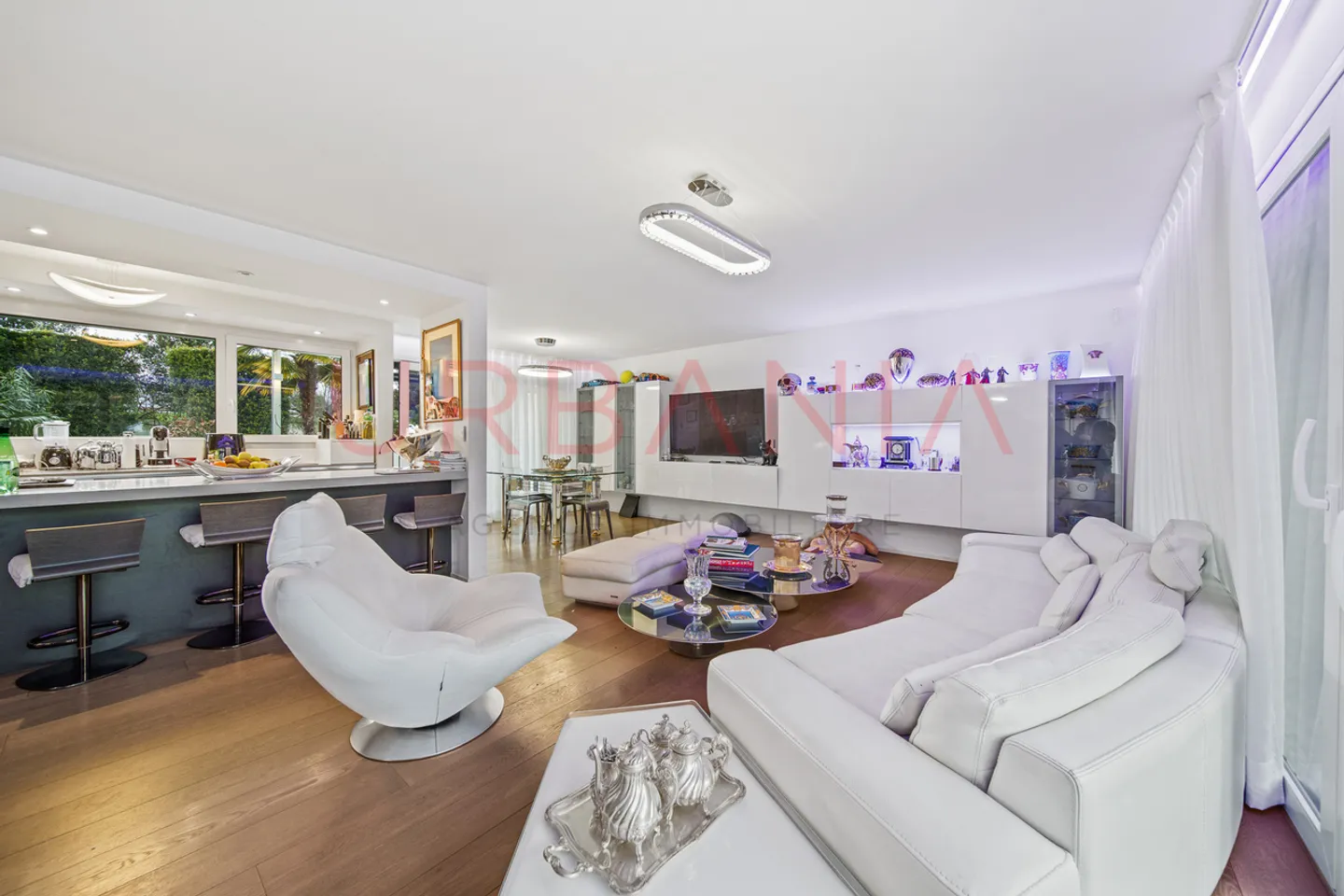 Renovierte Familienvilla mit Pool und großem Grundstück - Foto 4 von 7