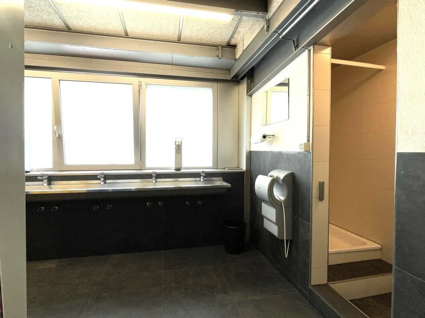 Ihre neue Gewerbemietfläche - an bester Lage, grosszügiger Grundriss - Foto 5 von 11