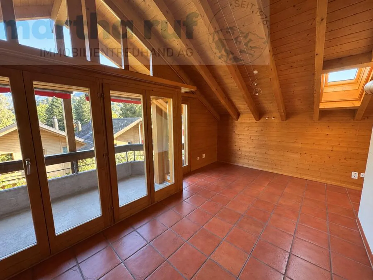3.5-Room Penthouse with Stunning Mountain Panorama - Photo 3 of 14