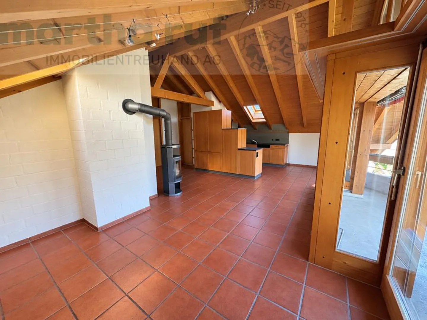 3.5-Room Penthouse with Stunning Mountain Panorama - Photo 4 of 14