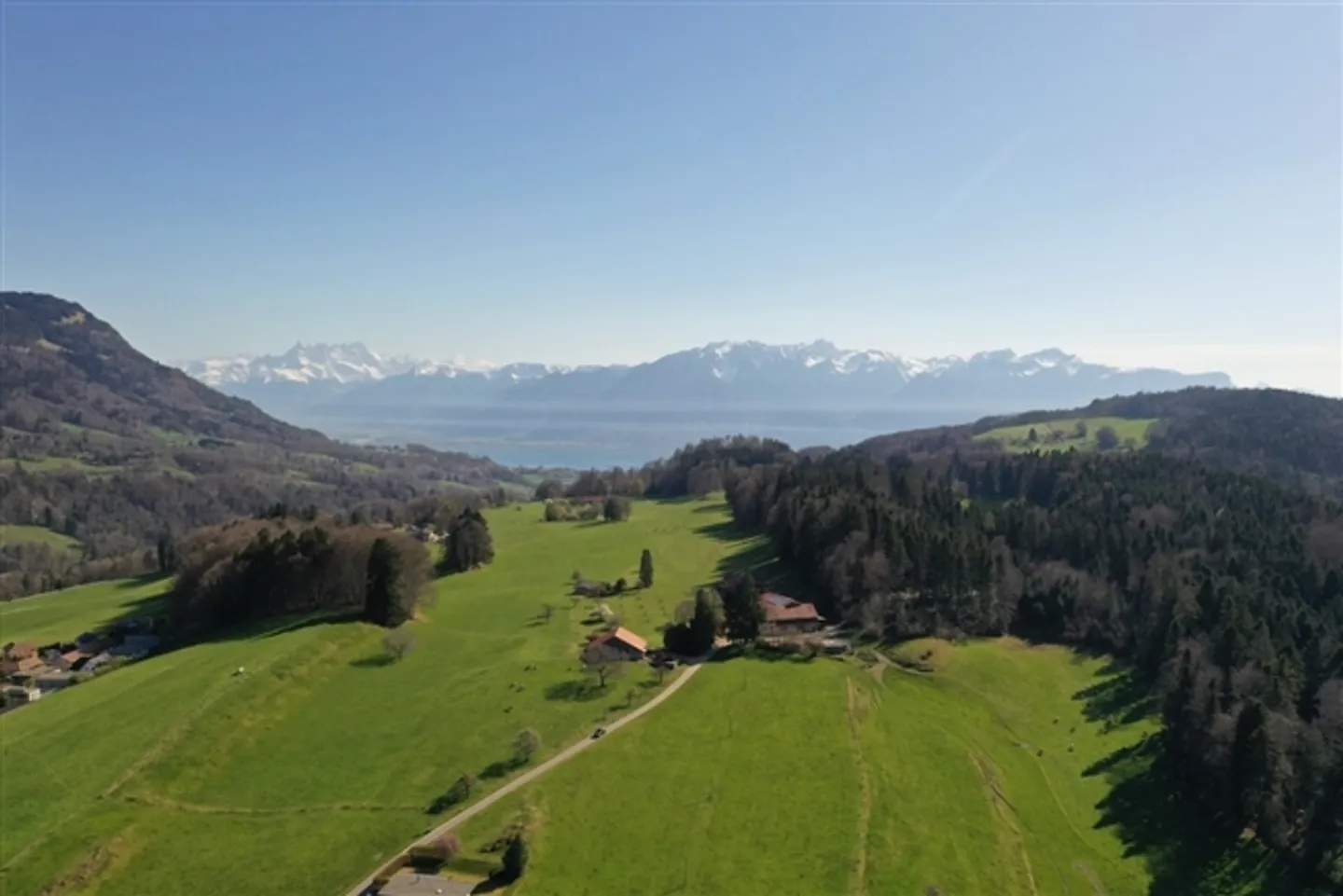 Fattoria ristrutturata con vista mozzafiato su Châtel-St-Denis – 2 sistemazioni - Foto 1 di 2