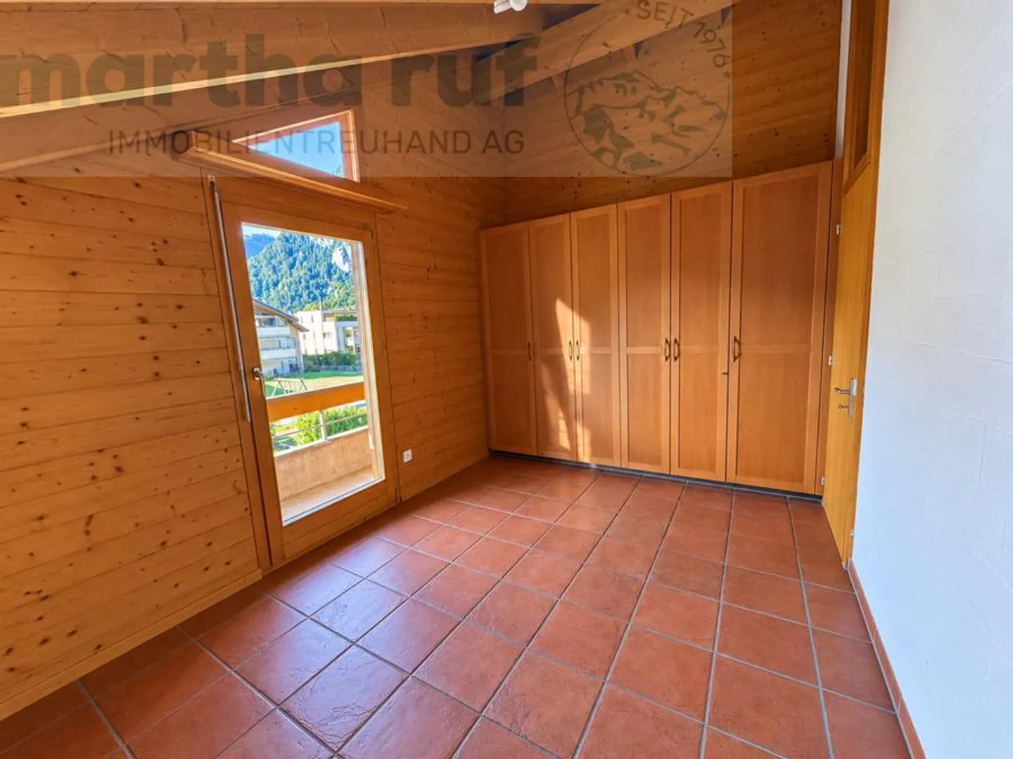 3.5-Room Penthouse with Stunning Mountain Panorama - Photo 9 of 14