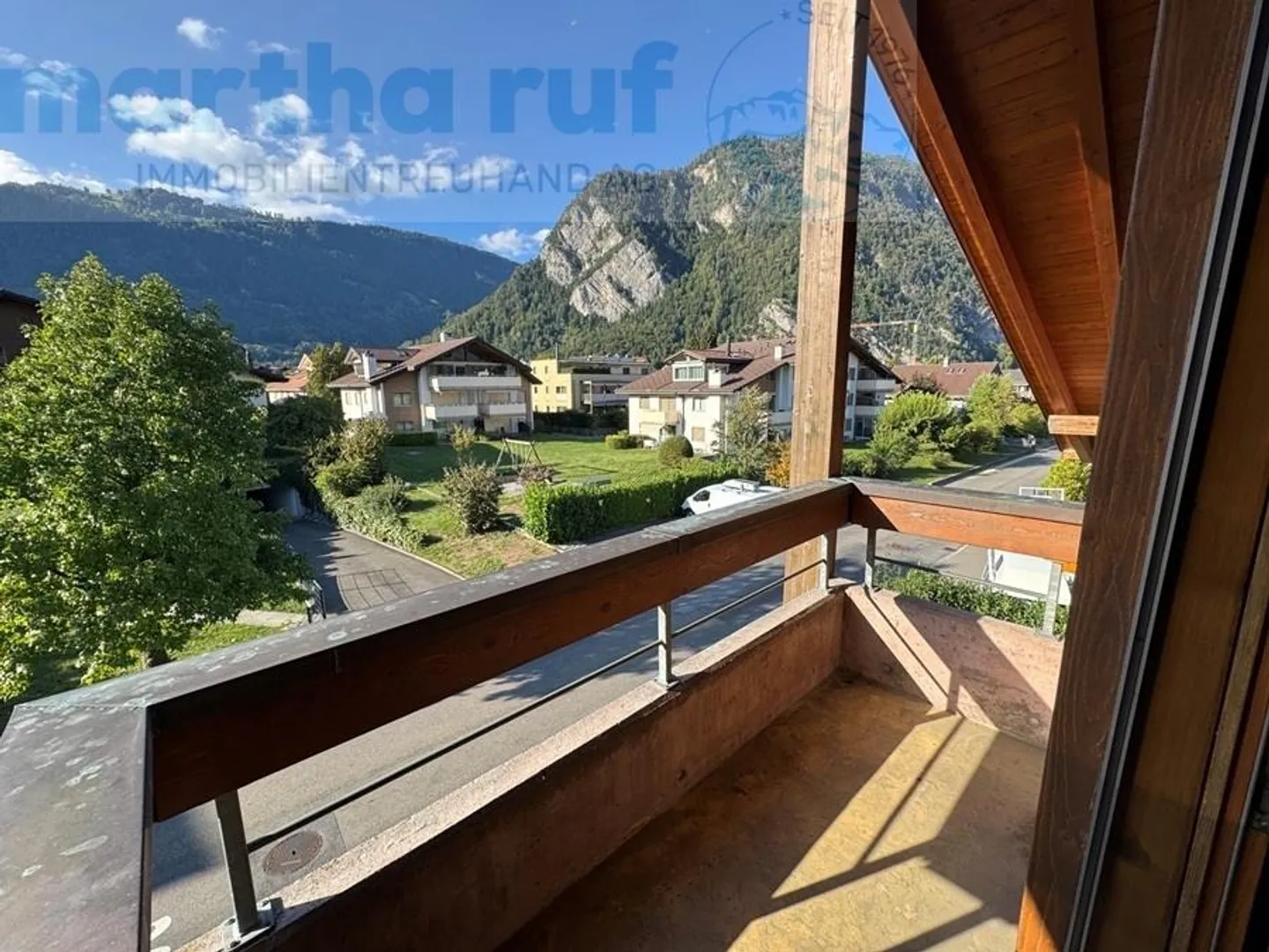 3.5-Room Penthouse with Stunning Mountain Panorama - Photo 10 of 14