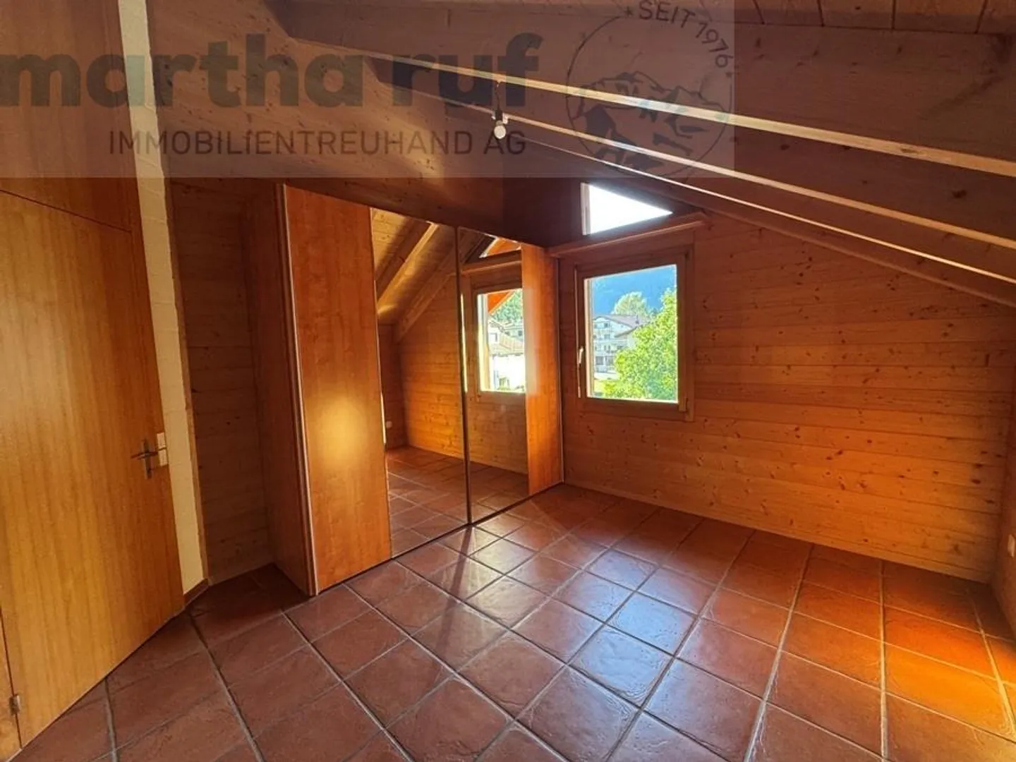 3.5-Room Penthouse with Stunning Mountain Panorama - Photo 8 of 14