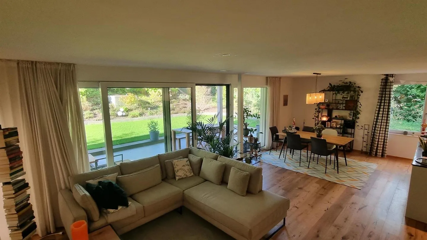 Appartamento al piano terra di 4,5 stanze con patio - Foto 4 di 15