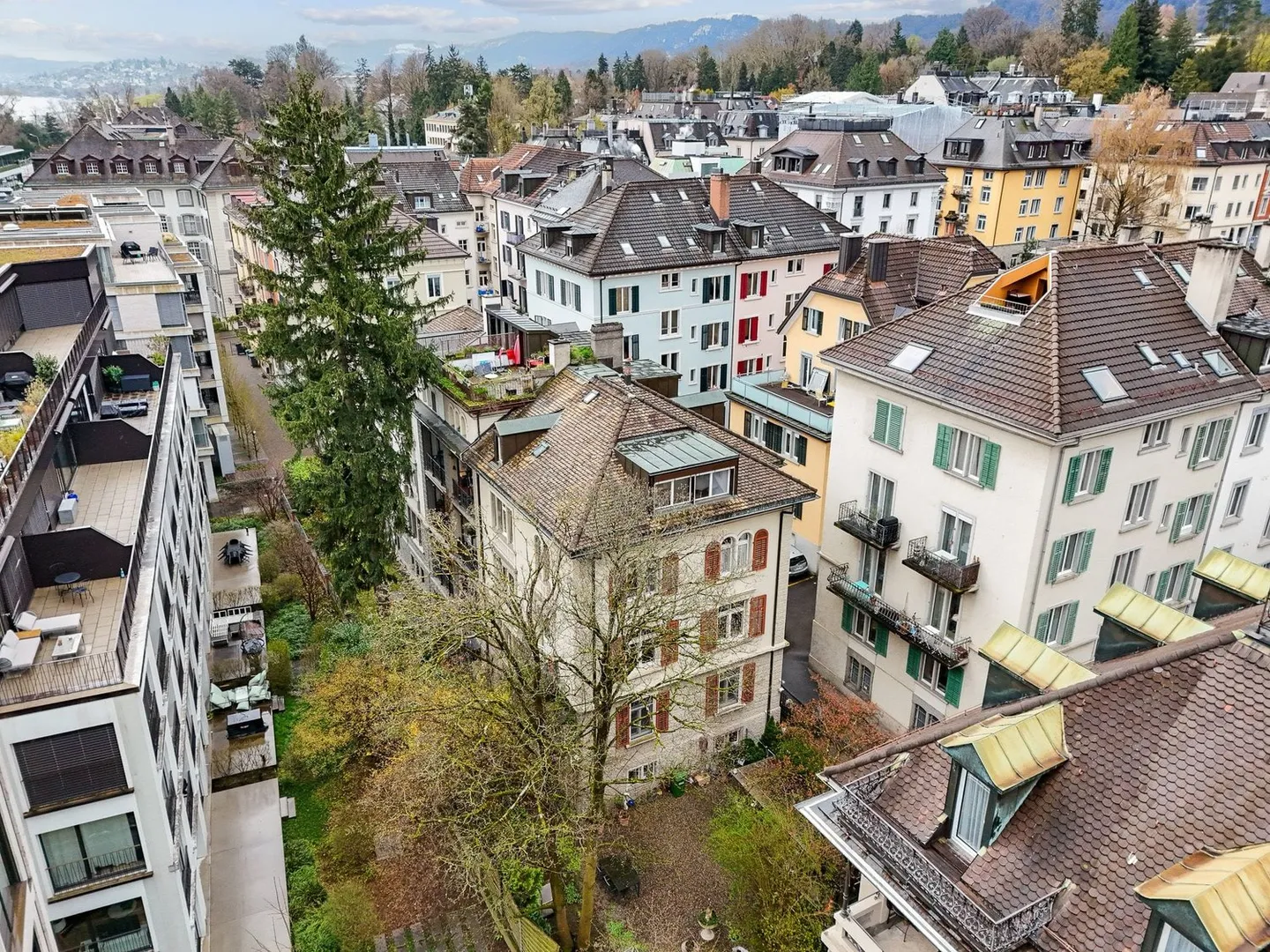 Mehrfamilienhaus mit 6 Einheiten und Dachterrasse in Zürich Enge - Photo 1 sur 13