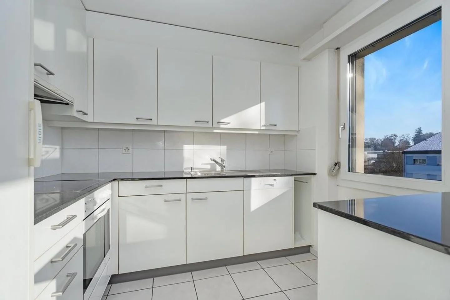 Family-friendly 5.5-room apartment on the 1st floor near the train station - Photo 1 of 12