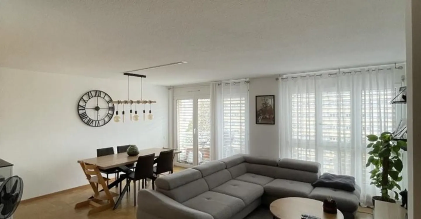Appartement Charmant dans Quartier Résidentiel - Photo 3 sur 7