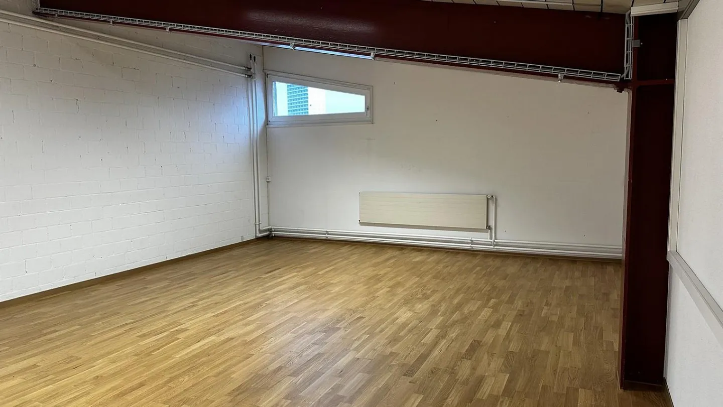 Your Studio / Office Space / Storage Room in the Urban Center Area - Photo 3 of 3