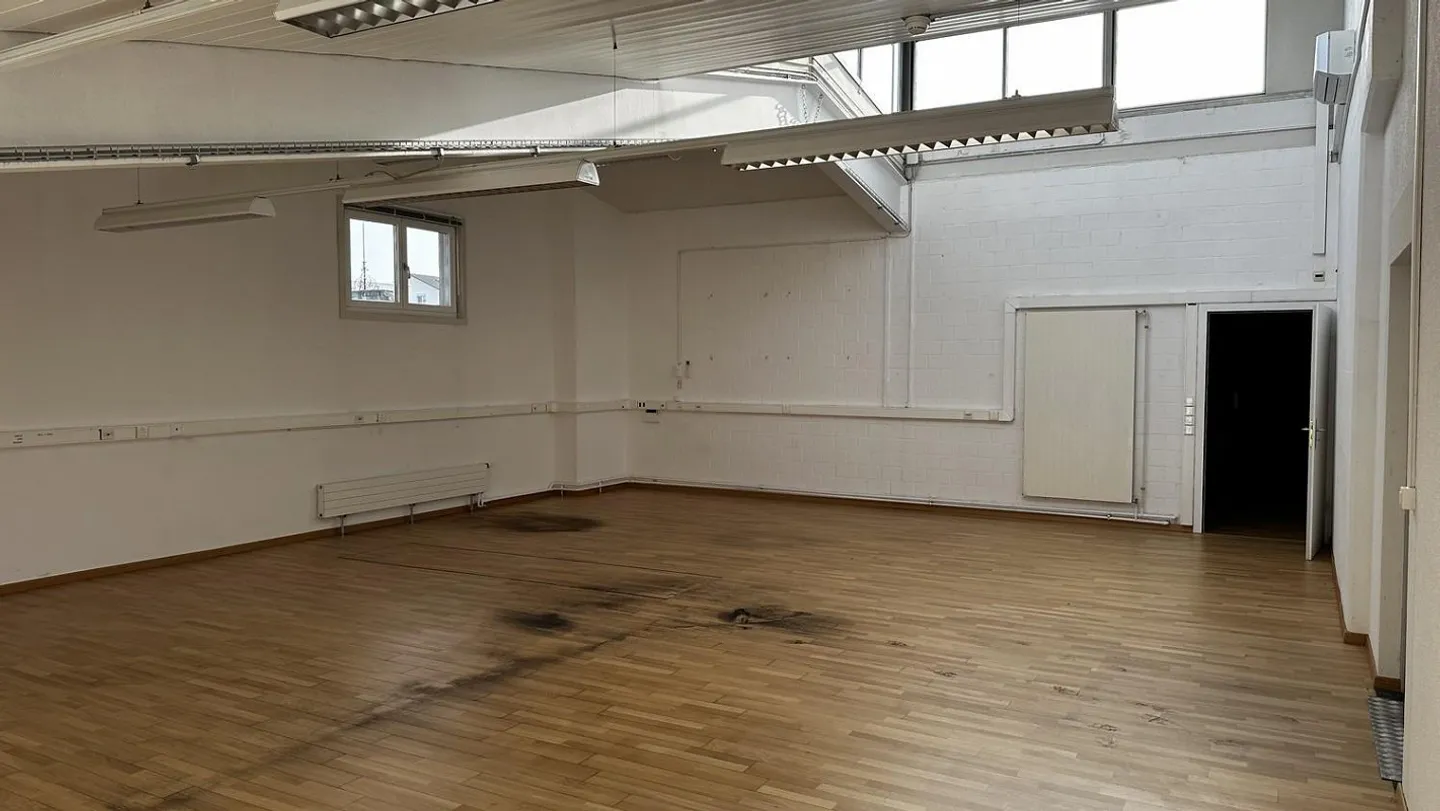 Your Studio / Office Space / Storage Room in the Urban Center Area - Photo 2 of 3