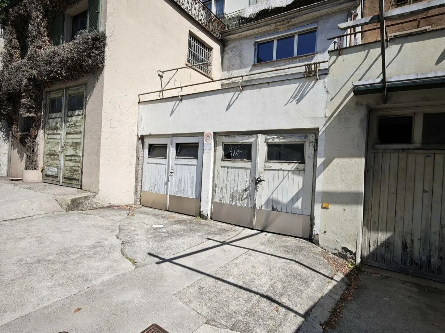 Garage à louer dans le centre-ville - Photo 1 sur 2