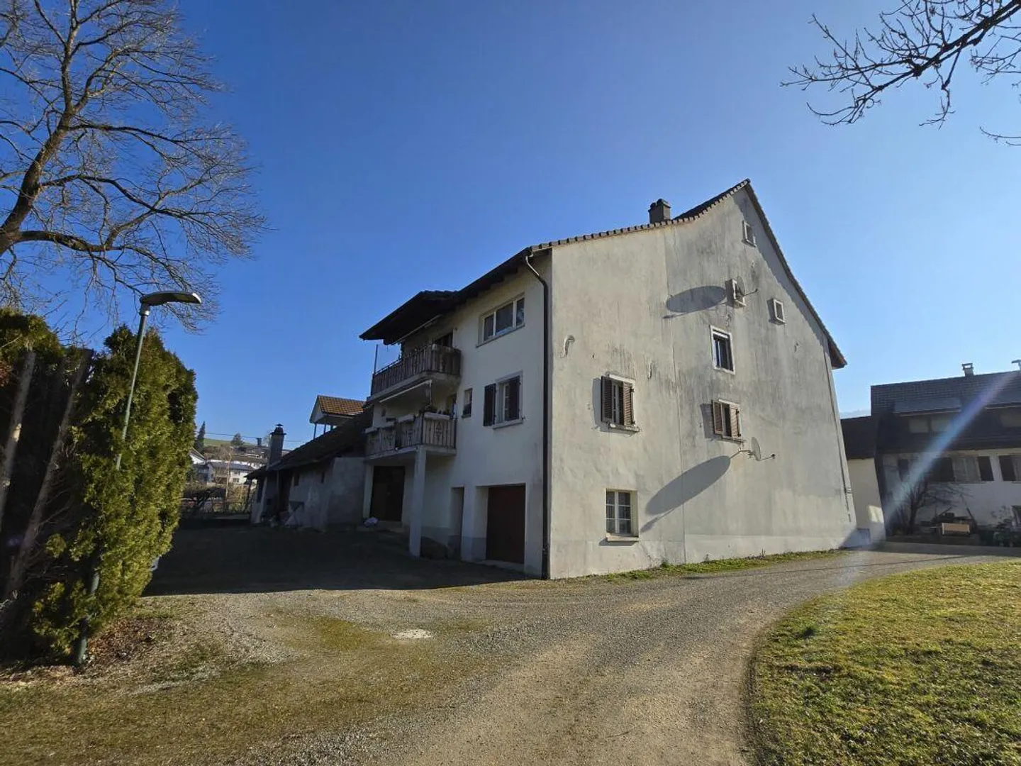 Appartement de 3 pièces incluant une parcelle de 836m2 - Photo 2 sur 10