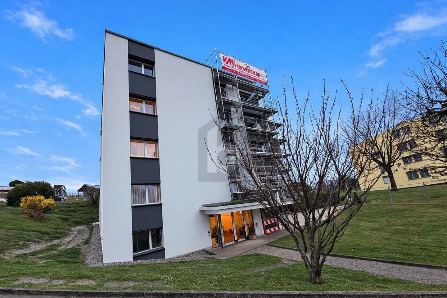 Charming Apartment with Balcony - Photo 2 of 6