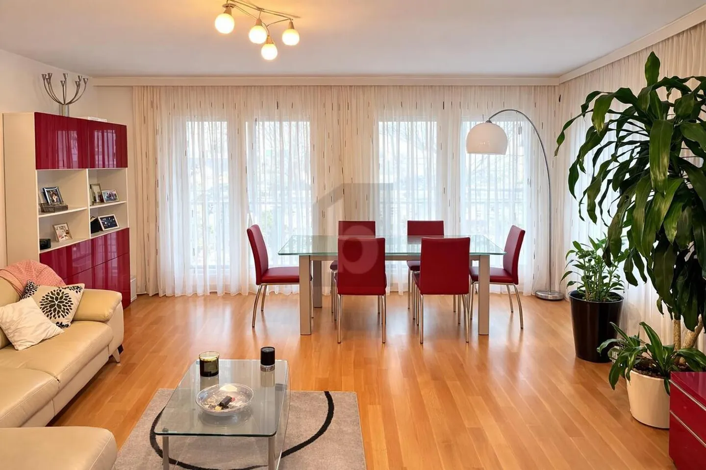 Charming Apartment with Balcony - Photo 3 of 6