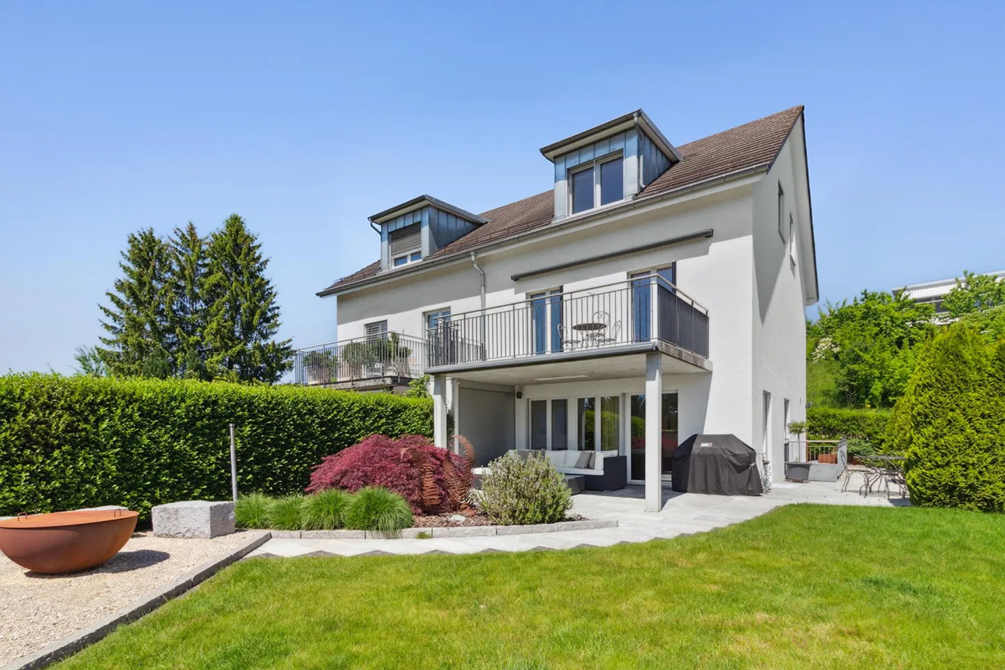 Sonnenverwöhntes Familienhaus mit viel Platz - Foto 1 von 4