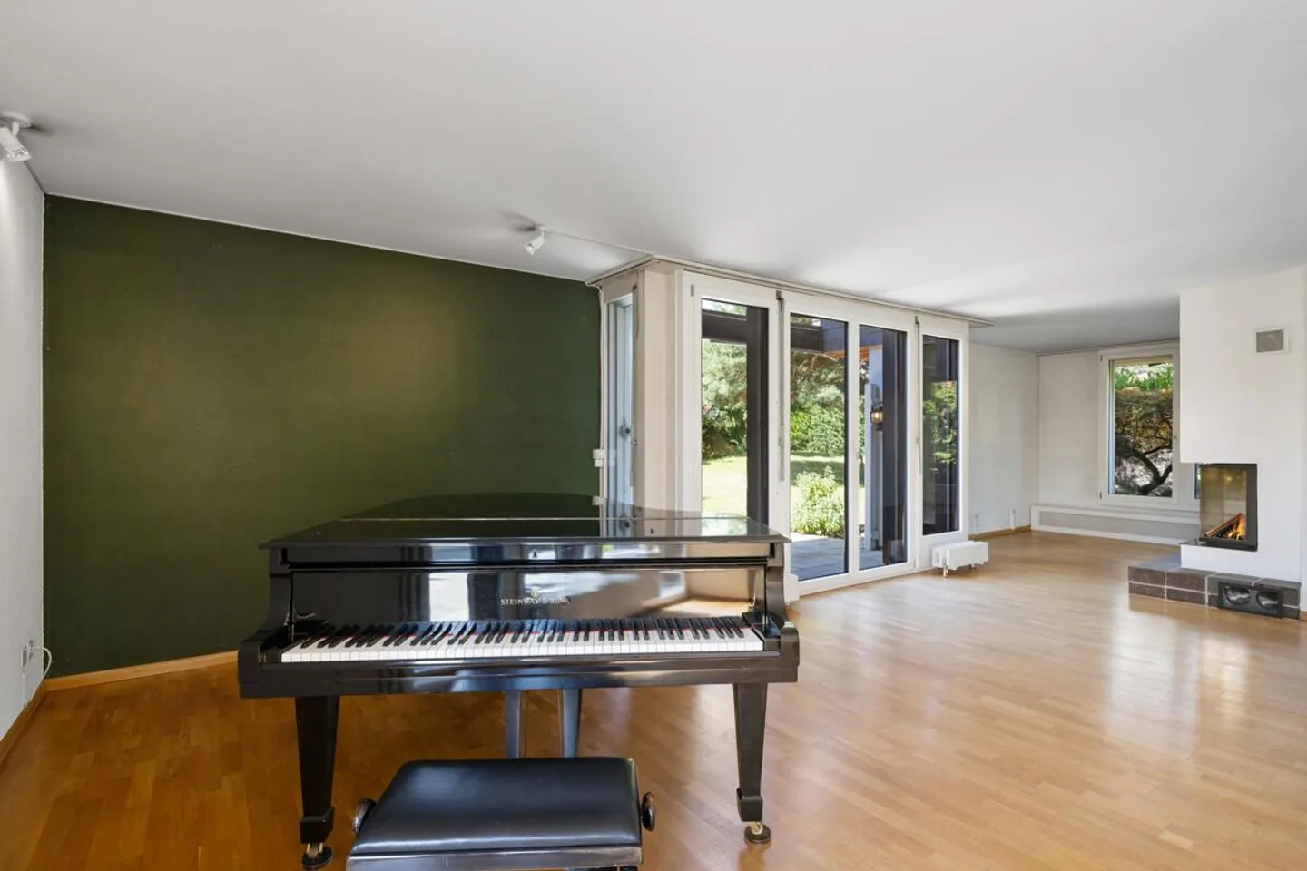 Richterswil: casa bifamiliare ben tenuta con giardino e possibilità di design - Foto 3 di 5