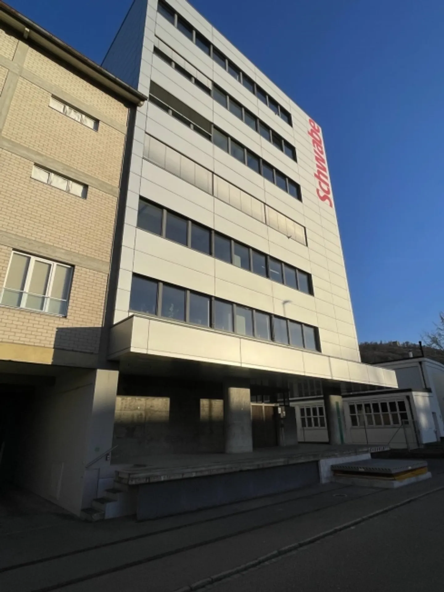 «Moderne Büro-/Gewerbefläche in Muttenz zu vermieten - 400m² (Farnsburgerstrasse 8)» - Foto 1 von 9