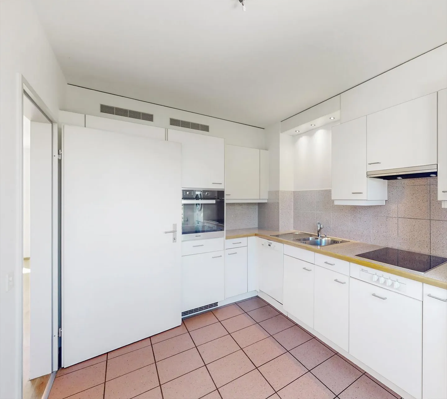 Spacious Maisonette Apartment in Riehen - Photo 3 of 12