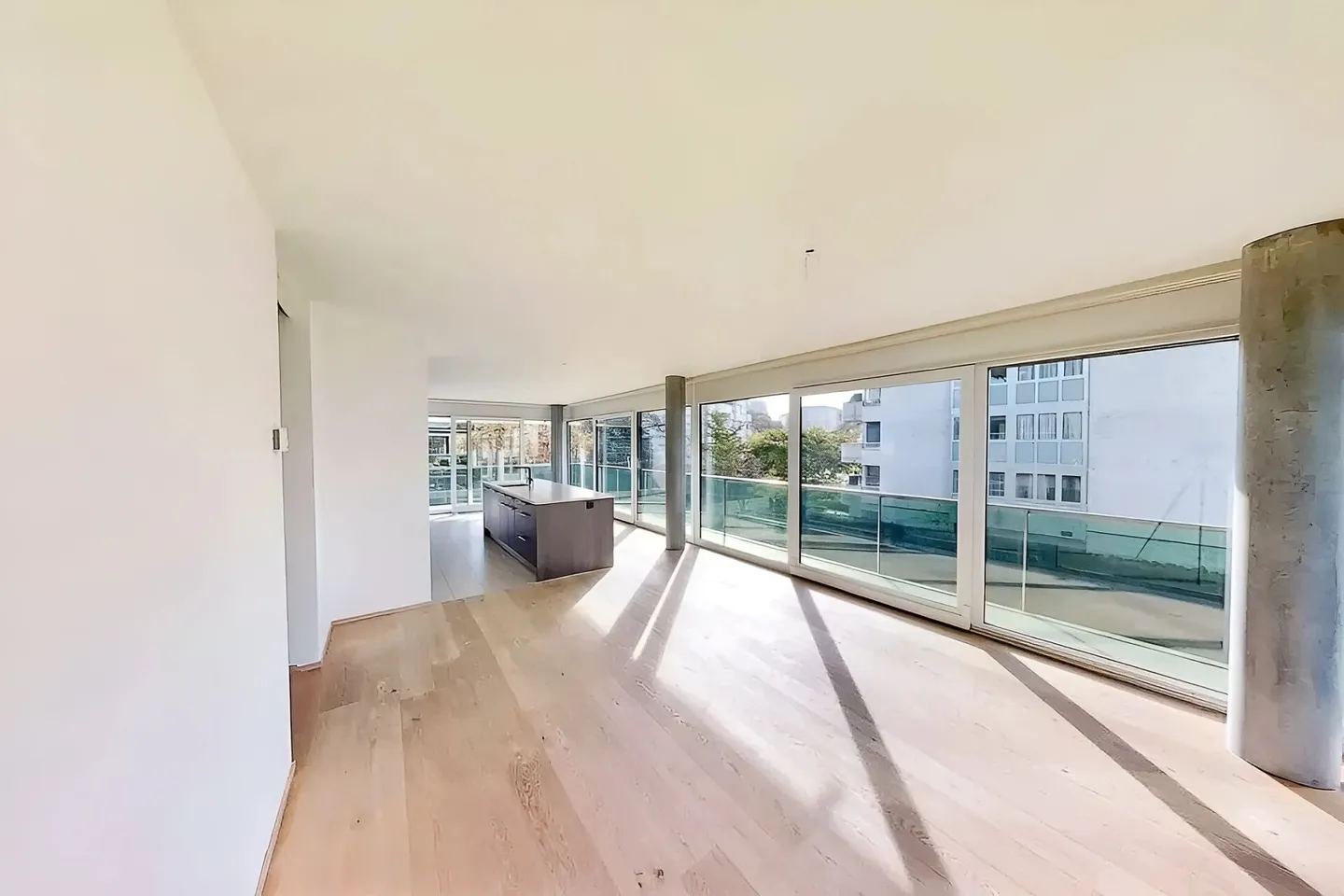 Superbo appartamento di 5 stanze con grande balcone di 40m2 - Foto 3 di 12