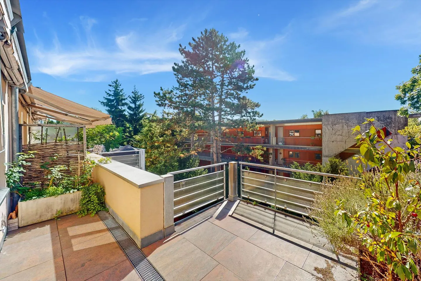 Spacious Maisonette Apartment in Riehen - Photo 6 of 12