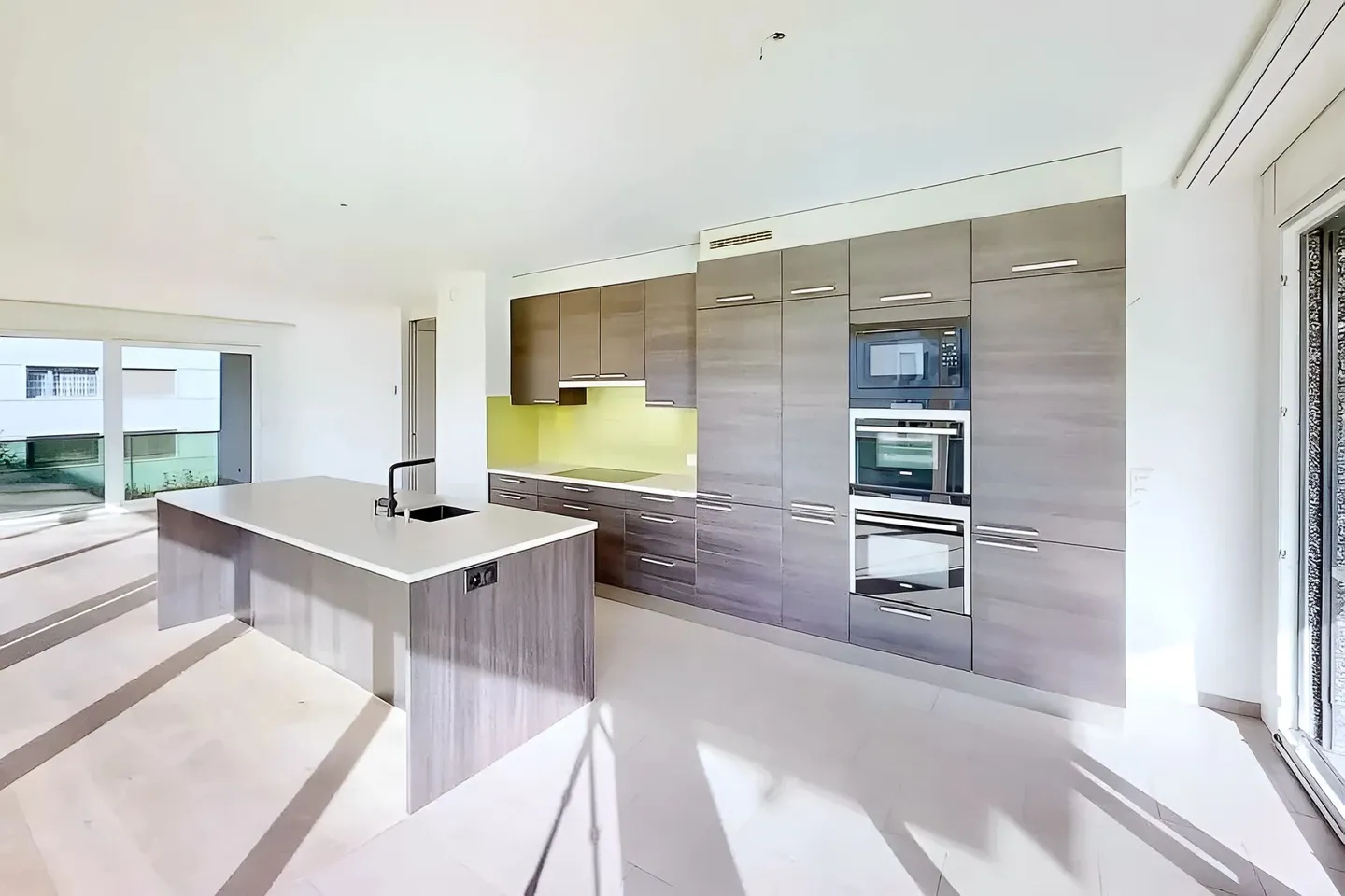 Superbo appartamento di 5 stanze con grande balcone di 40m2 - Foto 4 di 12