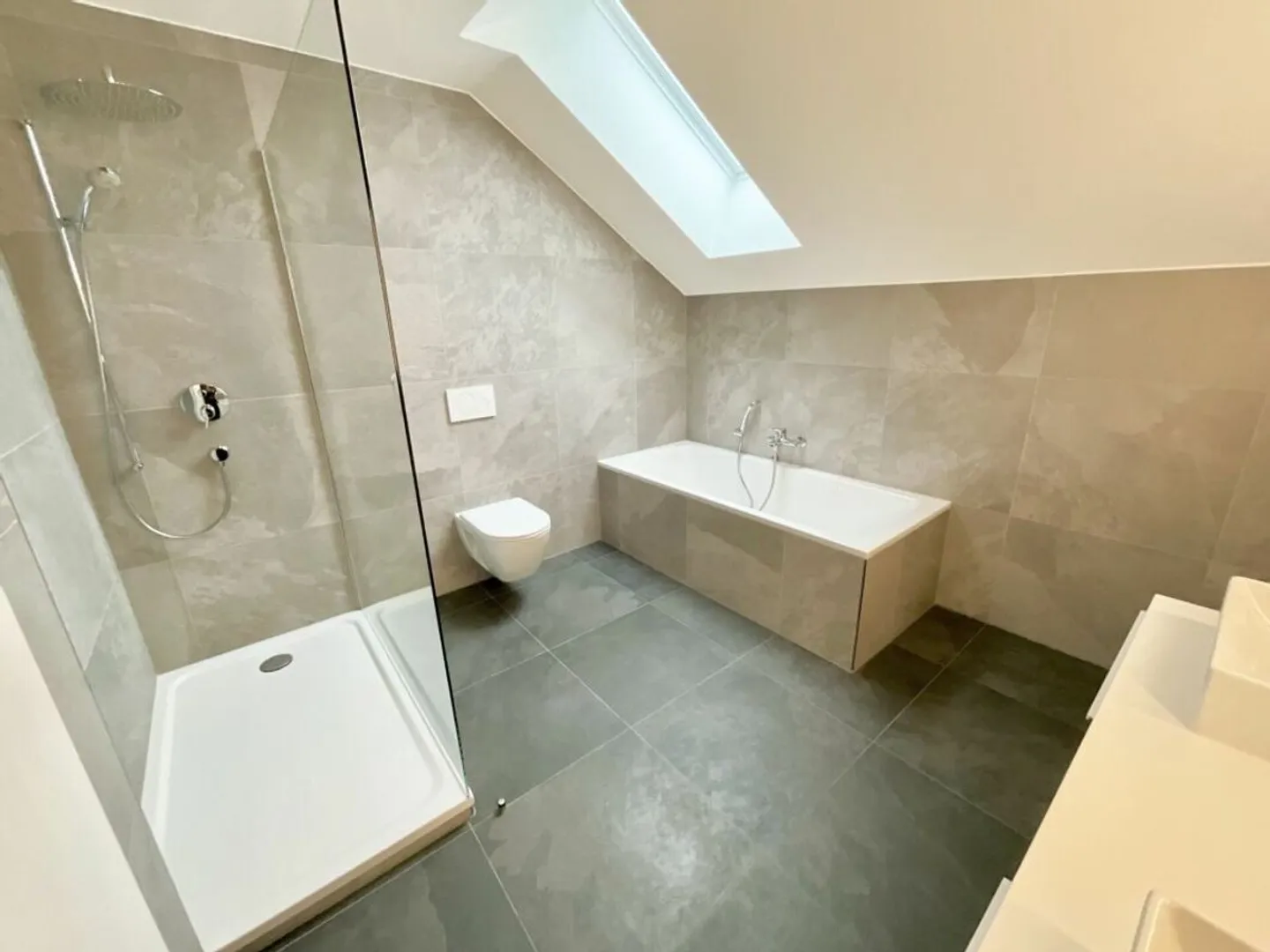 Stunning 4.5-room apartment in the center of Tramelan - Photo 7 of 9