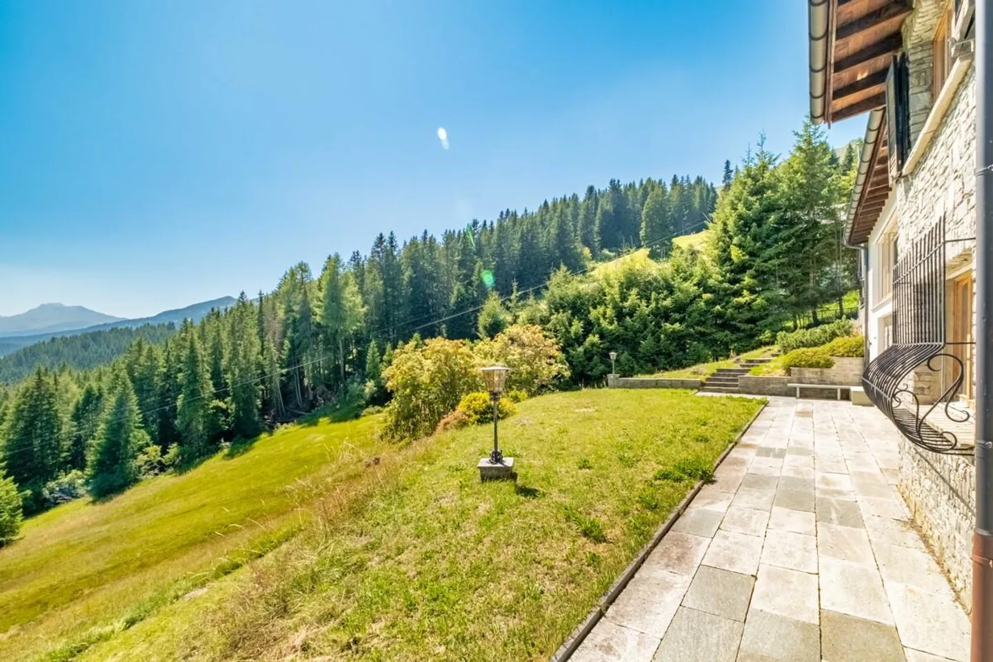 Noble Mountain Residence Ensemble in a Privileged Ski-in/Ski-out Location - Photo 1 of 7