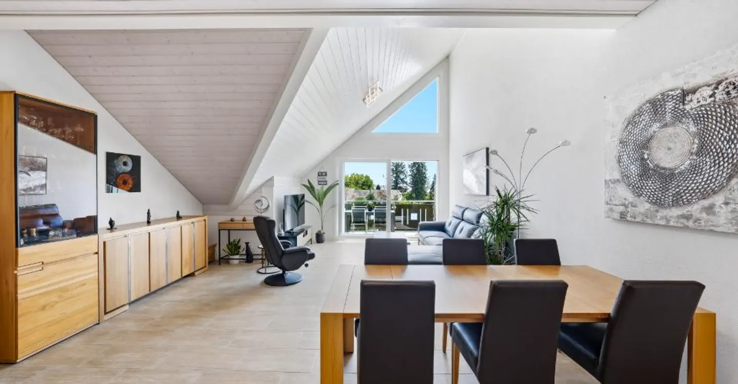 Charmant Appartement Attique avec Vue - Photo 2 sur 10