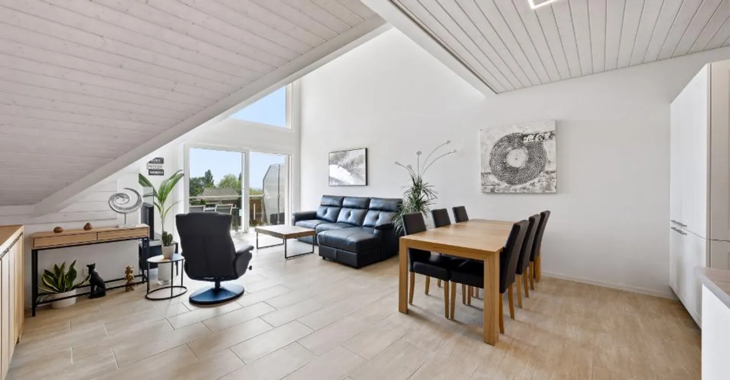 Charmant Appartement Attique avec Vue - Photo 3 sur 10