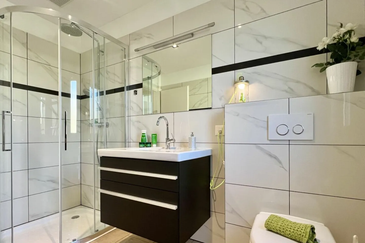 Villa in posizione soleggiata tutto l'anno con casa per gli ospiti separata e bellissimo terreno - in ottime condizioni! - Foto 15 di 56