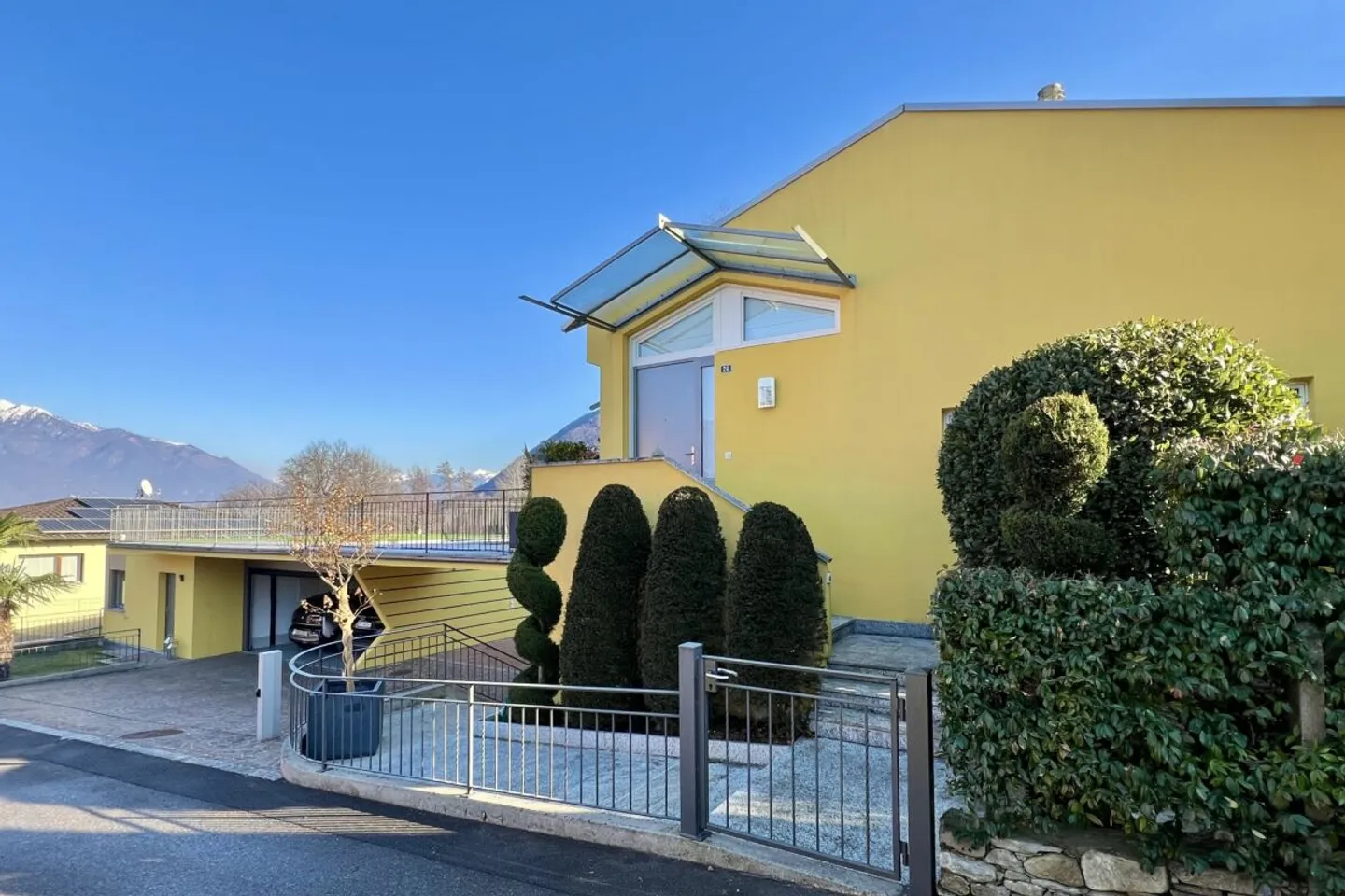 Villa in posizione soleggiata tutto l'anno con casa per gli ospiti separata e bellissimo terreno - in ottime condizioni! - Foto 17 di 56