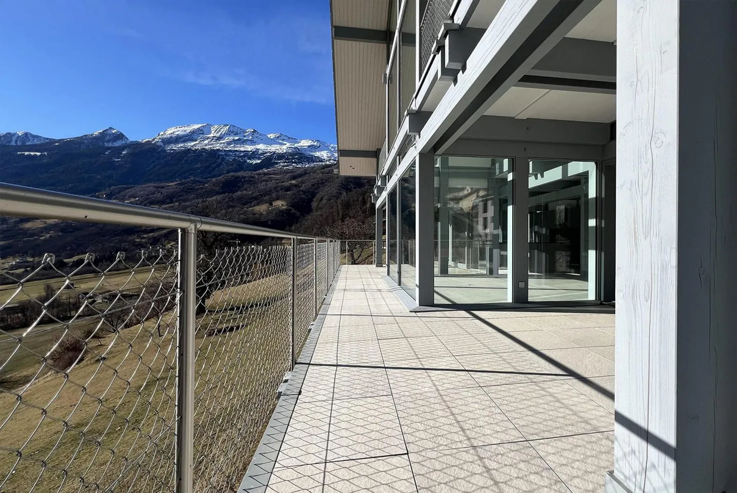 VILLA MODERNA 6.5 CON VISTA PANORAMICA A PONTO VALENTINO - Foto 2 di 12