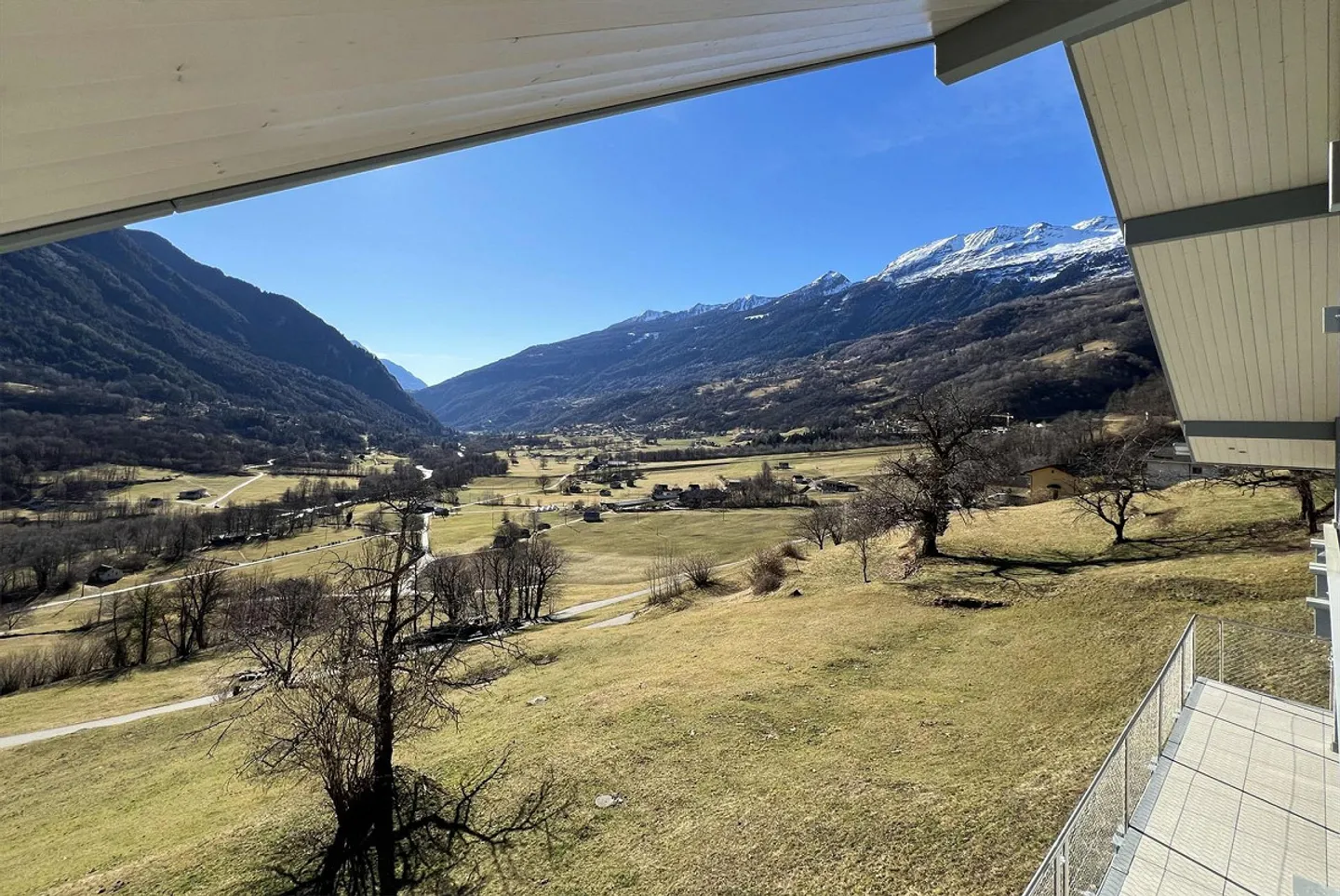 VILLA MODERNA 6.5 CON VISTA PANORAMICA A PONTO VALENTINO - Foto 8 di 12