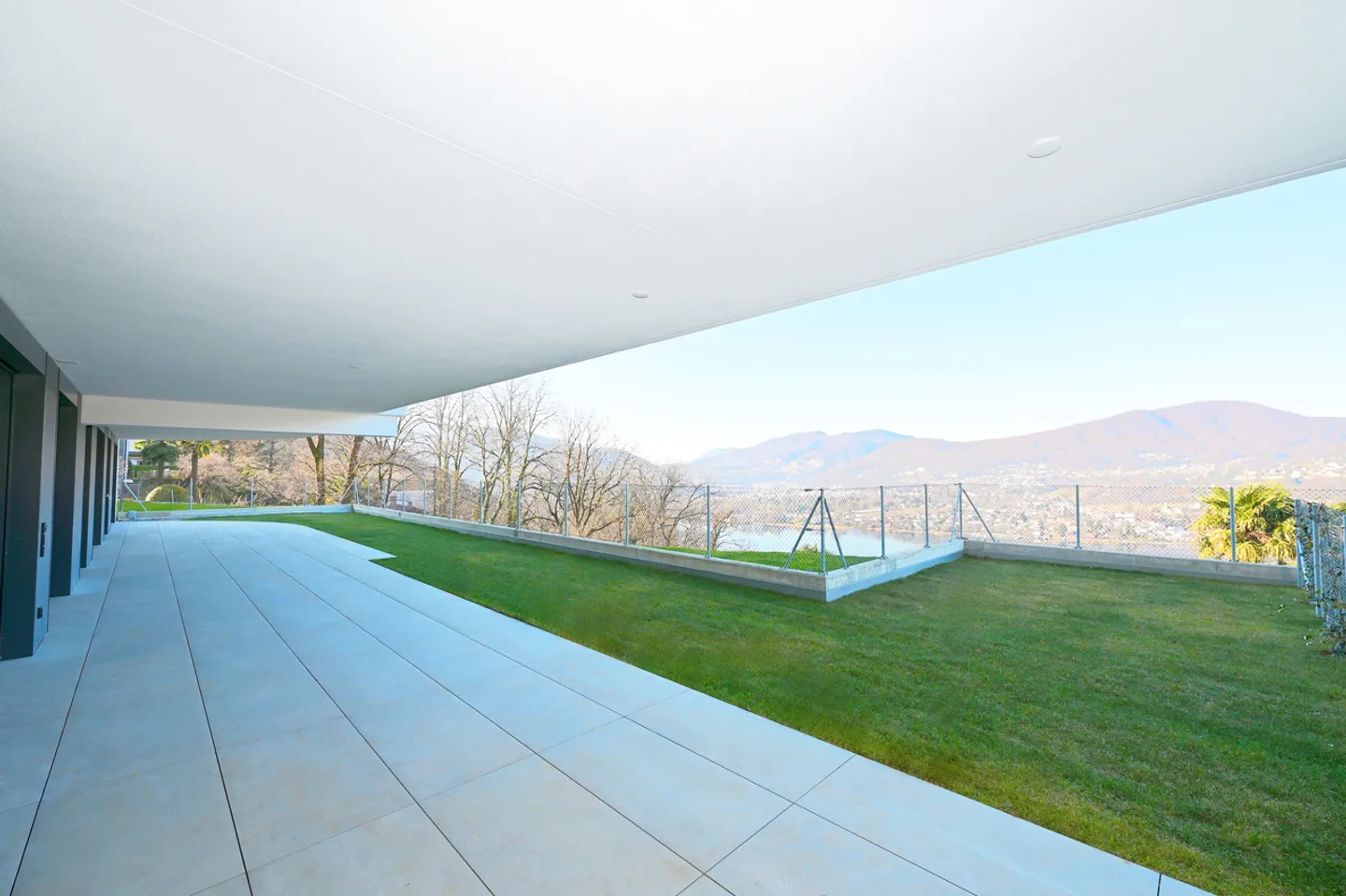 Primary Residence - Apartment with Garden and Lake View - Photo 6 of 17